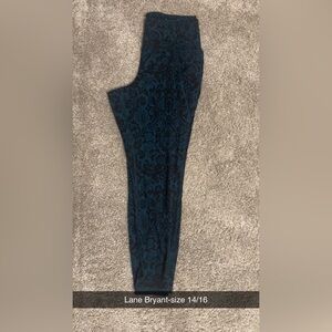 LIVI Green and Black Patterned leggings